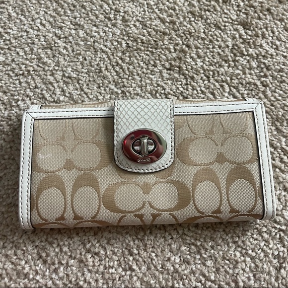 Coach Wallet - Picture 1 of 8